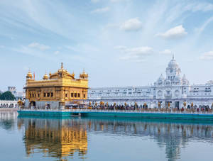 Clear Day At The Golden Temple Hd Wallpaper