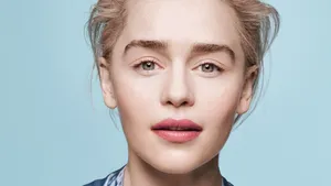 Close-up Actress Emilia Clarke Wallpaper
