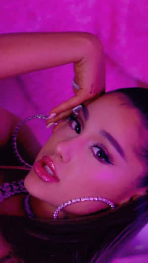 Close Up Ariana Grande 7 Rings Wallpaper