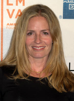 Close Up Front View Of Elisabeth Shue Smiling Wallpaper