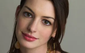 Close-up Portrait Of Anne Hathaway Wallpaper