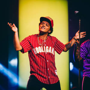 Cool Bruno Mars Live On Stage Wallpaper