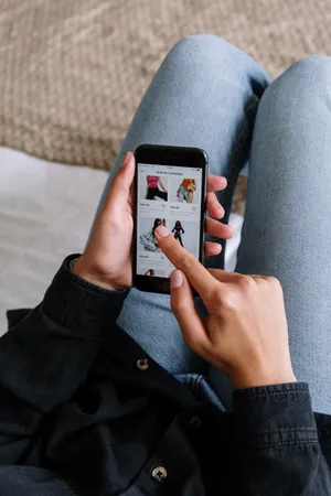 Cool Iphone Online Shopping Wallpaper