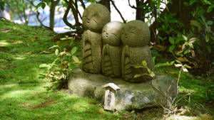 Cool Japanese Statues Wallpaper