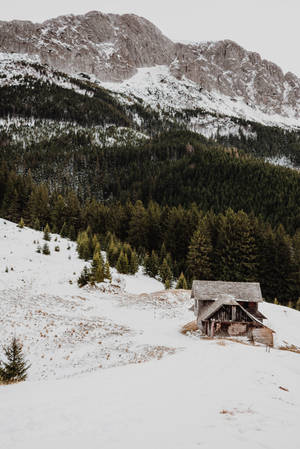 Cool Winter House Near Mountains Wallpaper