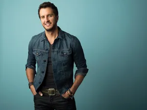 Country Music Superstar Luke Bryan Wallpaper