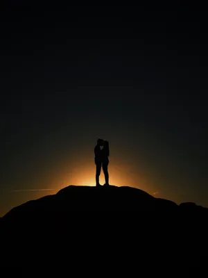 Couple In Love Silhouette Sunset Wallpaper