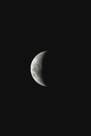 Crescent Moonin Dark Sky Wallpaper