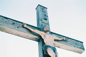 Crucified Jesus Christ Sculpture Wallpaper