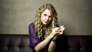 Curly Hair Taylor Swift Wallpaper