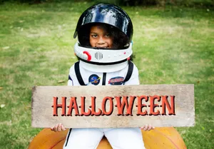 Cute Halloween Astronaut Girl Wallpaper