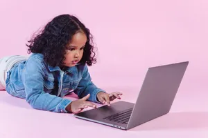 Cute Laptop With A Nature-inspired Wallpaper Wallpaper