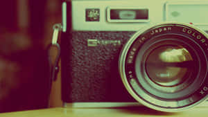 Cute Vintage Camera With Lens Wallpaper