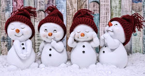 Cute Winter Snowmen Wallpaper