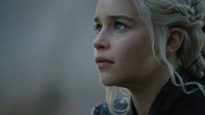 Daenerys Targaryen Side View Close-up Wallpaper