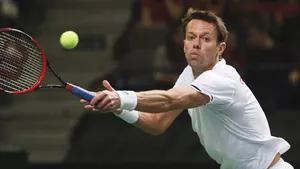 Daniel Nestor Lunging For Ball Wallpaper