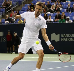 Daniel Nestor Swinging Serve Wallpaper