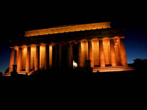 Dark Aesthetic Lincoln Monument Wallpaper