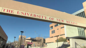 Dazzling View Of The University Of New Mexico Main Campus Entrance Wallpaper