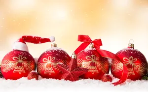 Decorate Your Home This Christmas With These Beautiful Glass Beads. Wallpaper