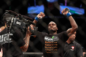 Derek Brunson, The Mixed Martial Arts Master, In Intense Action Wallpaper