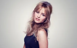 Dianna Agron Smiling In A Photoshoot Wallpaper