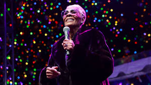 Dionne Warwick Under The Lights Wallpaper