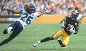 Diontae Johnson Steelers Football Wallpaper