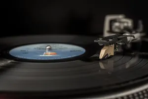 Discover Your Favorite Classic On Vinyl Now Wallpaper