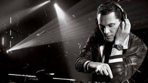 Dj Tiesto In Black Wallpaper