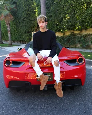 Dobre Brothers Lucas Wallpaper