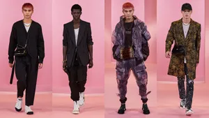 Dolce And Gabbana Models With Pink Aesthetic Backdrop Wallpaper