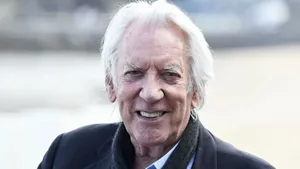 Donald Sutherland Smiling Portrait Wallpaper