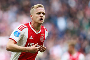 Donny Van De Beek Hands Close To Chest Wallpaper