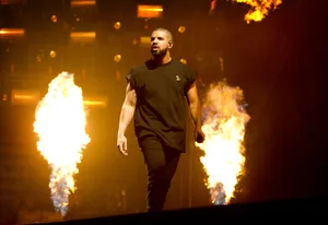 Drake On Fiery Stage Wallpaper