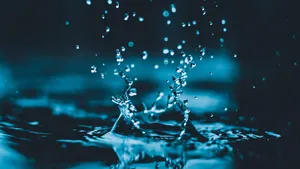Droplets On Shallow Pool Of Water Wallpaper
