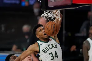 Dunking Basketball Giannis Antetokounmpo Wallpaper