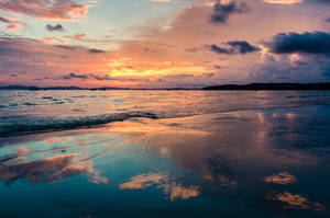 Dusk Beach And Sea Background Wallpaper