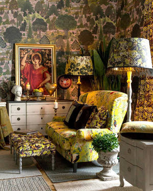 Eccentric Living Room Wallpaper