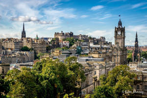 Edinburgh Castle And The Town At Daytime Wallpaper