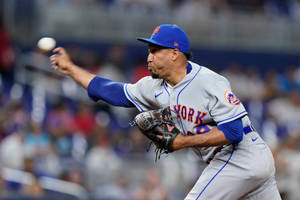 Edwin Diaz Throwing Baseball Wallpaper