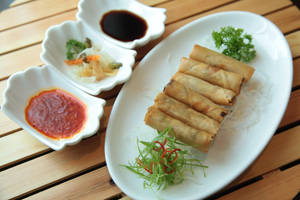 Egg Roll Platter With Three Dips Wallpaper