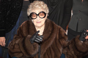 Elaine Stritch In A Brown Fur Coat Wallpaper