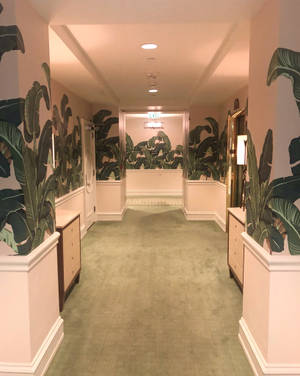 Elegant Hallway In The Prestigious Beverly Hills Hotel Wallpaper