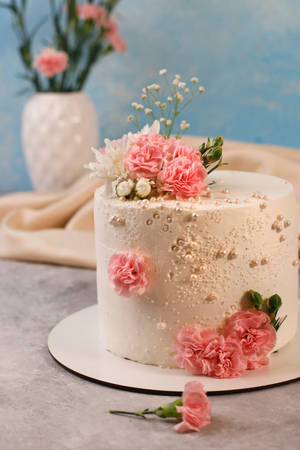 Elegant One Tier Cake Wallpaper