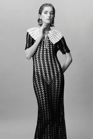 Elegant Patou Crochet Dress Wallpaper