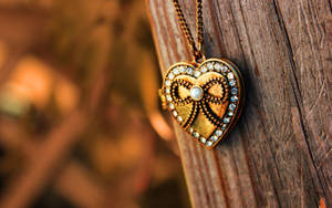 Elegant Pearl Locket Necklace Wallpaper