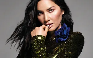 Elegant Portrait Glitter Dress Wallpaper