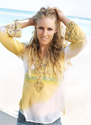 Elena Dementieva In Beach Wallpaper