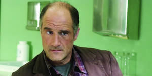 Elias Koteas On Green Wallpaper